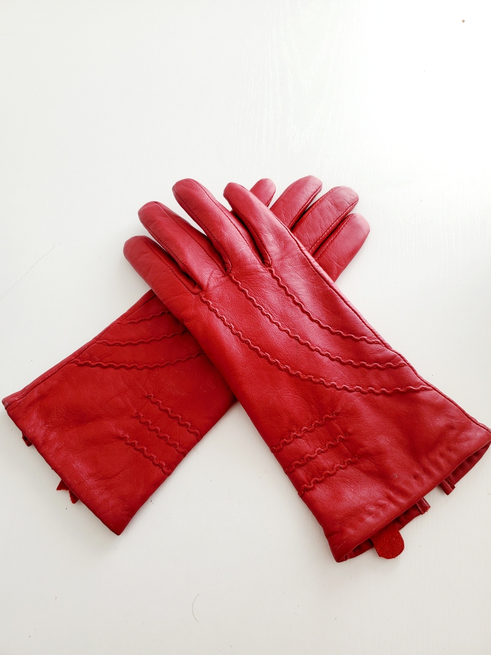 Denver Hayes Red Leather Women's Gloves with Scallop Stitching